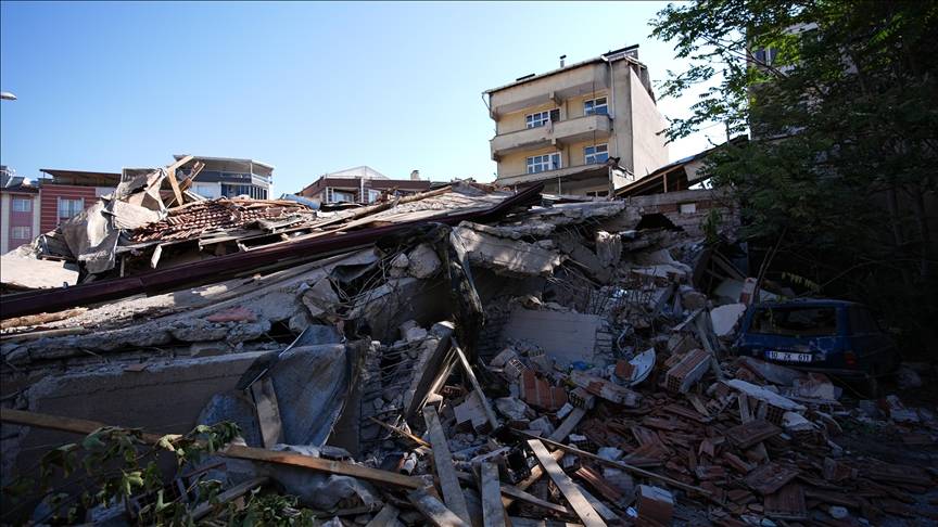 Balıkesir'de 6.1 büyüklüğünde deprem! İstanbul, İzmir ve çevre iller de sallandı 4